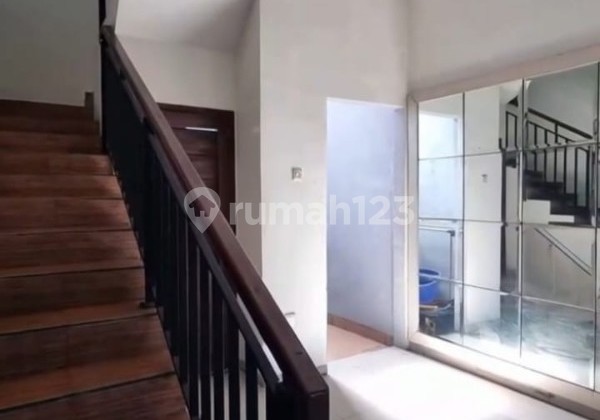 Dijual Rumah 2 Lantai Hook Murah Lokasi Strategis, Cisaranten, Arcamanik Bandung Ref.05226 2