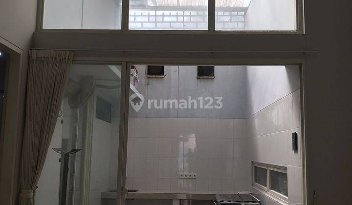 Dijual Rumah Darmo Sentosa Raya  Siap huni   * Dekat Ciputra World, Mcdonald * Dekat pintu Tol Satelit, HR Muhammad dan Mayjend Sungkono 2