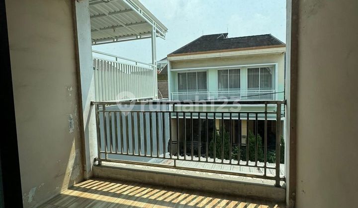 Dijual Rumah 2 Lantai di Villa Grand Tomang
