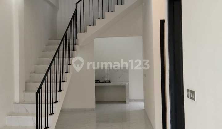 Dijual Rumah Cantik Sudah Direnovasi di Pondok Lestari