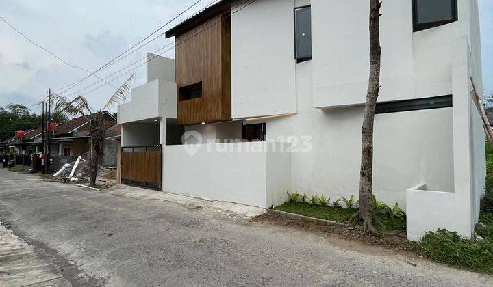 Rumah Baru Mewah 2 Lantai Modern Kekinian Di Dekat Candi Sambisari Purwomartani Sleman

 6