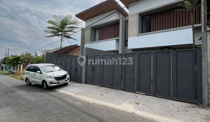 Rumah Mewah 2 Lantai Kontemporer Di Jalan Palagan Km 9.5 Sariharjo Ngaglik Sleman Dekat Taman Palagan Asri 3

harga: 1.49 Milyar [ Nego ]
-------------------------------------------
legalitas: Shm Pbg

2 Unit Siap Huni
akses Jalan Strategis

 1