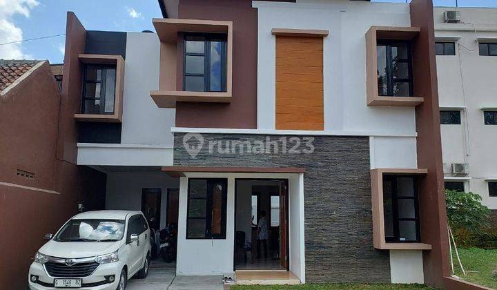 Rumah Mewah 2 Lantai Dalam Perumahan One Gate System Di Maguwoharjo Depok Sleman

dalam Ringroad
 2