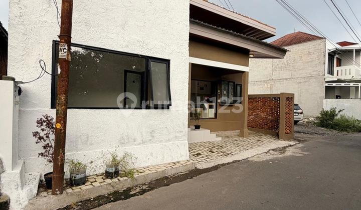 Kost Baru Coklat 9 Kamar Tidur di Jalan Kaliurang Km. 10 Ngaglik Sleman Dekat Kampus Uiiharga: 1.7 Milyar [ Nego ]-----------------------------------------Legalitas: SHM Pbg*Maghnet Kawasan:*Dekat Kampus Uii, Ugm 2