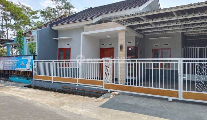 Dijual Rumah Siap Huni
domban Mororejo Tempel Sleman

jalan Magelang Km 16,5 Sleman 

sertifikat Hak Milik 
luas Tanah 111 Meter²
luas Bangunan -+ 60 M²

ada 2 Kamar Tidur 
ada 1 Kamar Mandi 

teras,dapur,carport
ada Halaman Belakang

akses Jalan Aspal Le 1