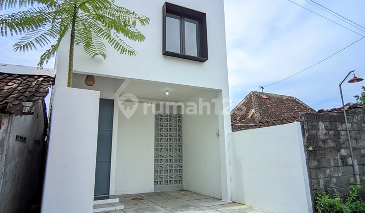 Rumah Minimalis Split Level Di Maguwoharjo, Dekat Transmart, Dalam Ringro 2
