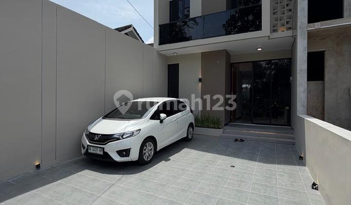 Rumah Baru Cantik Desaign Scandinavian 2 Lantai Full Furnished di Wedomartani Ngemplak Sleman Dekat Pasar Gentan Rumah Baru Cantik Desaign Scandinavian 2 Lantai Full Furnished di Wedomartani Ngemplak Sleman Dekat Pasar Gentan