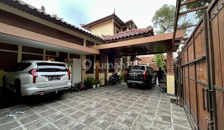 Rumah Mewah Desain Etnik Jawa Bali Modern di Condongcatur Dalam Ring Road Dekat Ampla 2