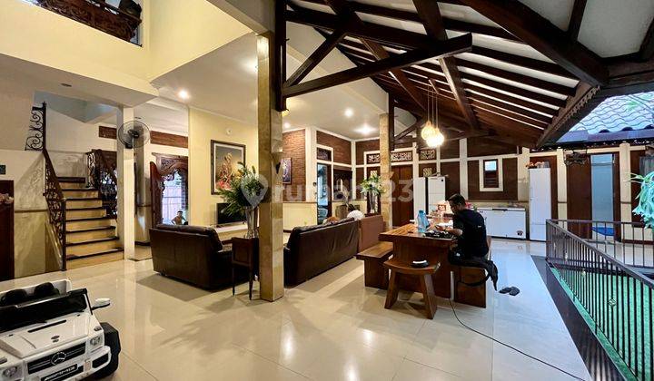 Rumah Mewah Desain Etnik Jawa Bali Modern di Condongcatur Dalam Ring Road Dekat Ampla