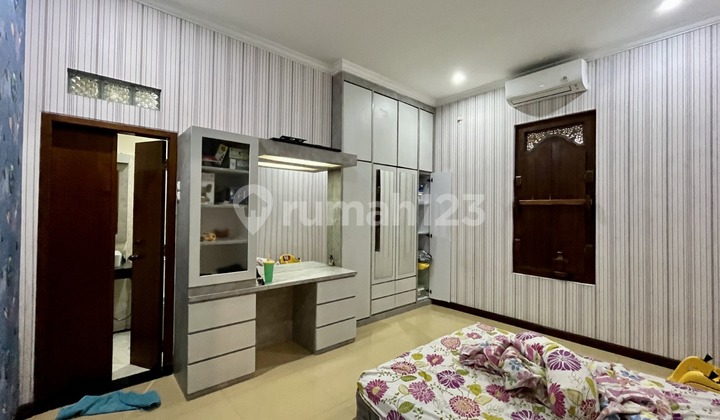 Rumah Mewah Desain Etnik Jawa Bali Modern di Condongcatur Dalam Ring Road Dekat Ampla