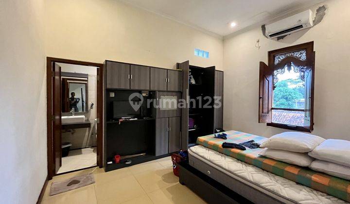 Rumah Mewah Desain Etnik Jawa Bali Modern di Condongcatur Dalam Ring Road Dekat Ampla
