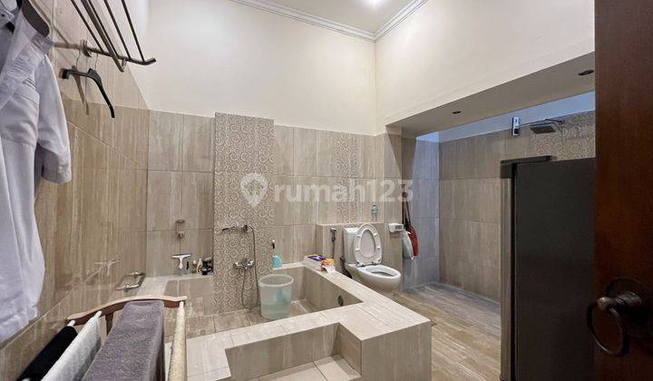 Rumah Mewah Desain Etnik Jawa Bali Modern di Condongcatur Dalam Ring Road Dekat Ampla