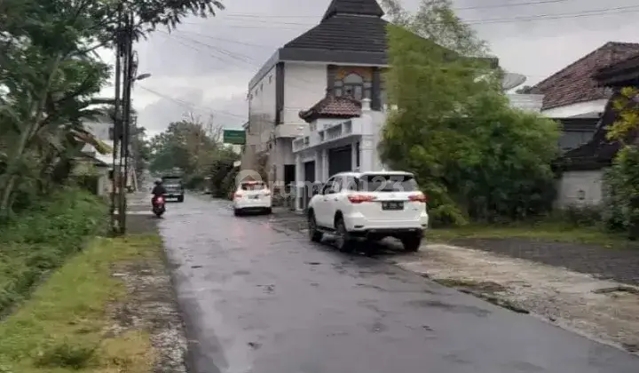 RUMAH JOGLO DI AREA TAJEM MAGUWO YOGYAKARTA