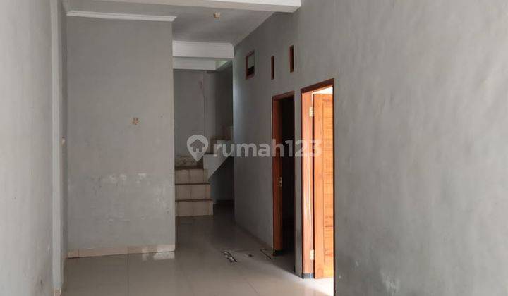 RUMAH CANTIK 2 LANTAI KOST KOSTAN DI DALAM RINGROAD GAMPING DEKAT KAMPUS UMY

COCOK UNTUK KOS Rumah SHM Bagus 2 Lantai 2