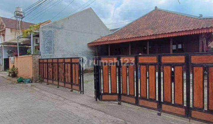 RUMAH ETNIK KLASIK DENGAN KAYU JATI DI JALAN DAMAI DEKAT KAMPUS UGM DAN AL AZHAR 2