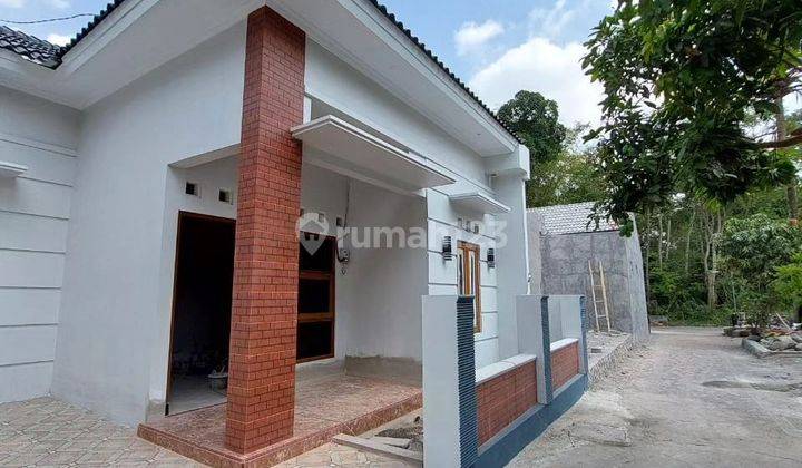 RUMAH BARU CANTIK MINIMALIS - TATA RUANG NYAMAN DI DEKAT PASAR SIDOREJO SELOMARTANI KALASAN SLEMAN Rumah Baru SHM Utara 1