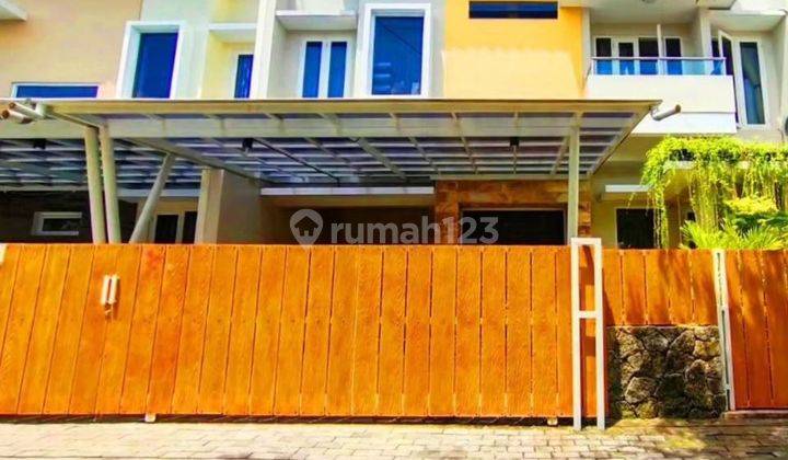 *TURUN HARGA*
HUNIAN LUX SIAP HUNI LANTAI 2 DIKAWASAN ELITE AREA + BONUS SEMI FURNITURE di Jalan kaliurang  km 9 Rumah 1