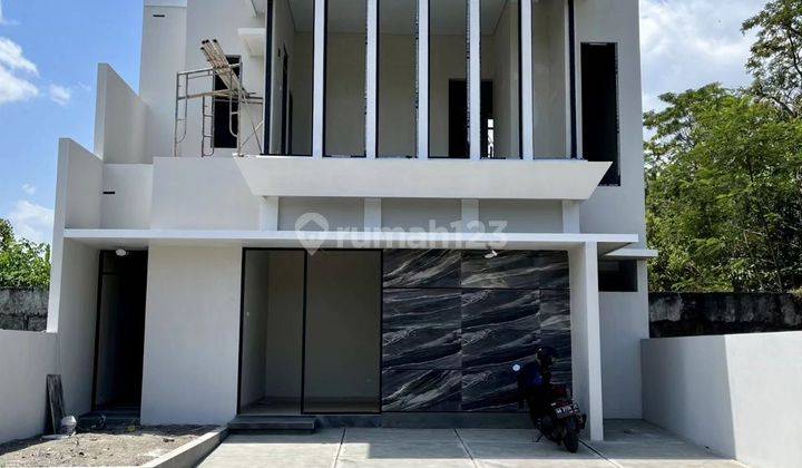 Rumah Baru Dalam Perumahan di JL Kaliurang Km 10 Dekat Pasar Gentan dan UII di Jalan kaliurang km 10 Rumah SHM Baru 2 Lantai 1