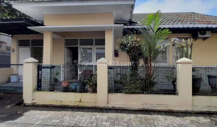 BANTING HARGA..
BANTING HARGA..
BANTING HARGA.

RUMAH ASRI DENGAN TANAH LUAS DALAM PERUMAHAN DI JALAN HOS COKROAMINOTO DEKAT MALIOBORO JOGJAKARTA Bagus SHM Rumah 1