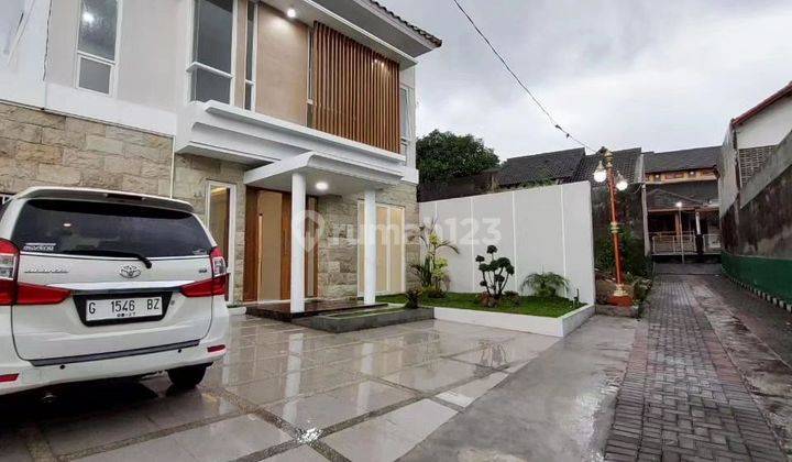 PROMO!!!
DAPATKAN DISC PEMBELIAN UNIT RUMAH SEBESAR RP 100.000.000

RUMAH MEWAH EKLUSIF 2 LANTAI DI DEKAT HOTEL HYATT JALAN PALAGAN, SENDANGADI, MLATI, YOGYAKARTA. di Jalan palagan km 9 Rumah 2 Lantai SHM Baru 2