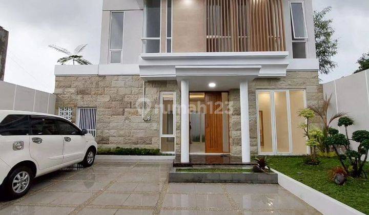 PROMO!!!
DAPATKAN DISC PEMBELIAN UNIT RUMAH SEBESAR RP 100.000.000

RUMAH MEWAH EKLUSIF 2 LANTAI DI DEKAT HOTEL HYATT JALAN PALAGAN, SENDANGADI, MLATI, YOGYAKARTA. di Jalan palagan km 9 Rumah 2 Lantai SHM Baru 1