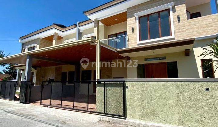 RUMAH MEWAH 2 LANTAI BARU 2 UNIT KEMBAR DI JALAN PALAGAN KM 8 DEKAT HOTEL HYATT DAN KAMPUS UGM di Palagan km 8 Rumah Baru SHM 2