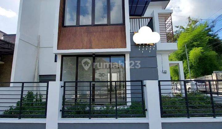 RUMAH BARU MEWAH 2 LANTAI HOOK STRATEGIS TEPI JALAN ASPAL DI PURWOMARTANI SLEMAN DEKAT SWALAYAN PAMELA 7 2 Lantai Rumah SHM Bagus Timur 2