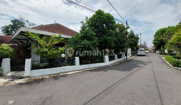 RUMAH ASRI DENGAN TANAH LUAS DALAM KOMPLEK PERUMAHAN DI DEKAT PASAR STAN MAGUWOHARJO DEPOK SLEMAN Bagus Rumah SHM 1