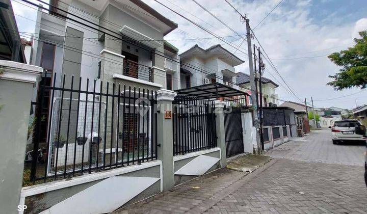 RUMAH MEWAH 2 LANTAI FULL FURNISHED DI KAWASAN PREMIUM DEKAT KE KAMPUS UGM DAN AL AZHAR 2