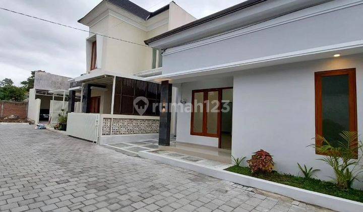 ISTIMEWA 
ISTIMEWA
ISTIMEWA

RUMAH BARU SIAP HUNI DENGAN KONTRUKSI ISTIMEWA DALAM PERUMAHAN DI DEKAT SD MODEL WEDOMARTANI

H 2