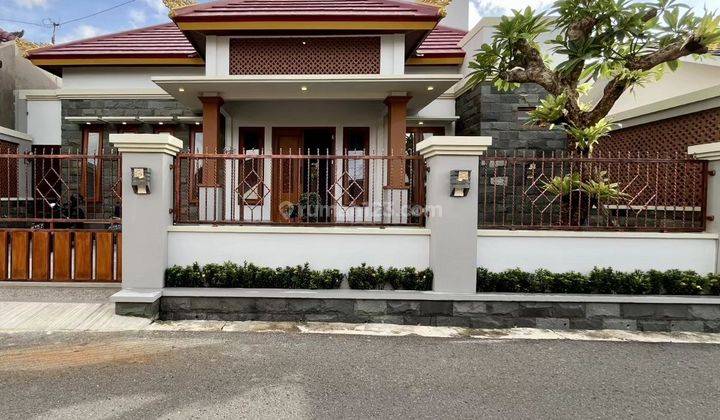 Rumah Mewah Baru Dengan Kolam Renang Gaya Bali di Baciro Dekat RS Bethesda dan UKDW 2 Lantai Rumah SHM Bagus 1