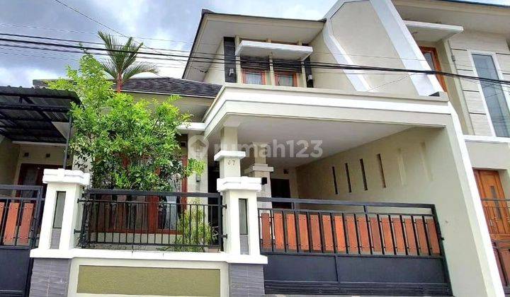 RUMAH MEWAH 2 LANTAI SEMI FURNISHED DI PERUMAHAN STRATEGIS DEKAT TERMINAL CONDONG CATUR DEPOK SLEMAN SHM 2 Lantai Rumah Bagus 1