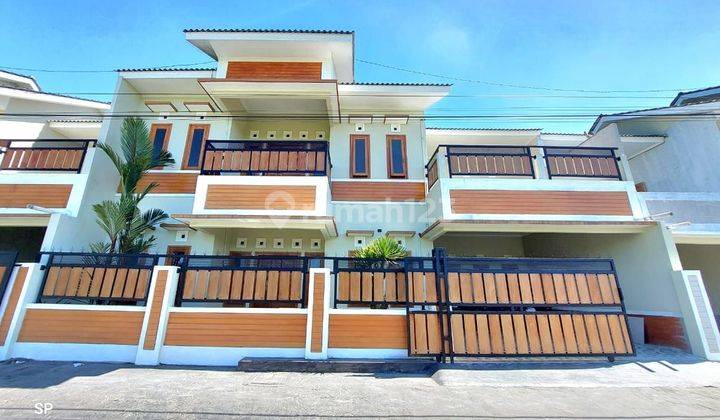 MURAH - ISTIMEWA
MURAH - ISTIMEWA 
MURAH - ISTIMEWA

RUMAH BARU MODERN 2 LANTAI ISTIMEWA STRATEGIS -  DENGAN BALKON LUAS DI MAGUWOHARJO DEPOK SLEMAN 2 Lantai Rumah Baru SHM 1