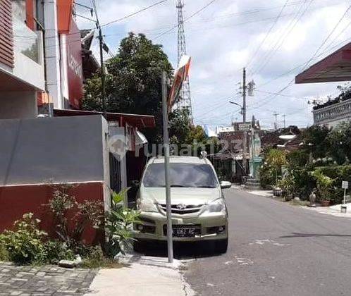 KODE RKY007
Dijual Ruko Strategis di Jalan Tegal Panggung dekat Malioboro
Yogyakarta
Barat RS Bethesda Lempuyangan Ruang Usaha HGB 100 m Baru 100 m Ruang Usaha HGB Baru 2