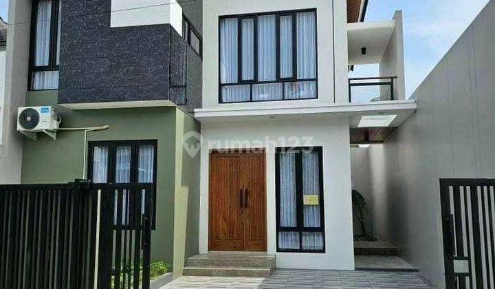 RUMAH BARU MEWAH FULL FURNISHED MODERN SCANDINAVIAN  KONTEMPORER DALAM PERUM DI JALAN  KALIURANG KM 13. DEKAT KE KAMPUS UII di Jalan kaliurang km 12 Rumah 2 Lantai SHM Baru 2