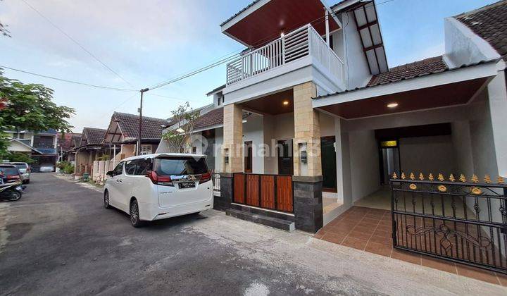 RUMAH CANTIK ESTETIK 2 LANTAI LIKE VILLA DALAM PERUMAHAN ONE GATE DI TIRTOMARTANI KALASAN SLEMAN DEKAT GEDUNG LPMP SHM 2