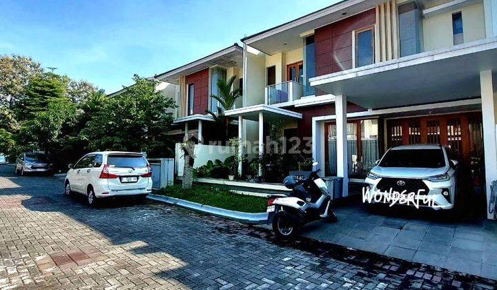 Rumah LUX MEWAH 2 LANTAI dalam Komplek PERUMAHAN ELITE BALE MULIA dekat RSA UGM Yogyakarta. 2 Lantai Rumah HGB Bagus Selatan 1