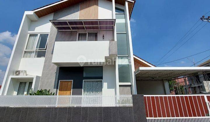 RUMAH MEWAH MODERN SCANDINAVIAN 2 LANTAI PREMIUM DI PERUMAHAN JAMBON TENGAH TOWN HOUSE DI DEKAT WISATA SKE 1