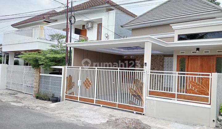 RUMAH BARU CANTIK MEWAH  DALAM LINGKUNGAN PERUMAHAN DI JALAN KALIURANG KM 13 SUKOHARJO NGAGLIK SLEMAN 

Harga: 825 Juta 
----------------------------------------
Legalitas: SHM PBG

AKSES Jalan Lebar

Maghnet Kawasan:
-------------------------------
Dekat 1