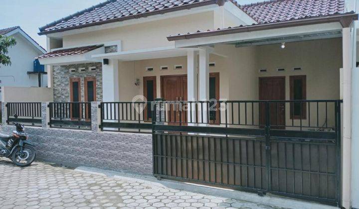 RUMAH CANTIK MINIMALIS -  LINGKUNGAN NYAMAN DI JALAN KABUPATEN TRIHANGGO GAMPING DEKAT KAMPUS UNISA

: 1