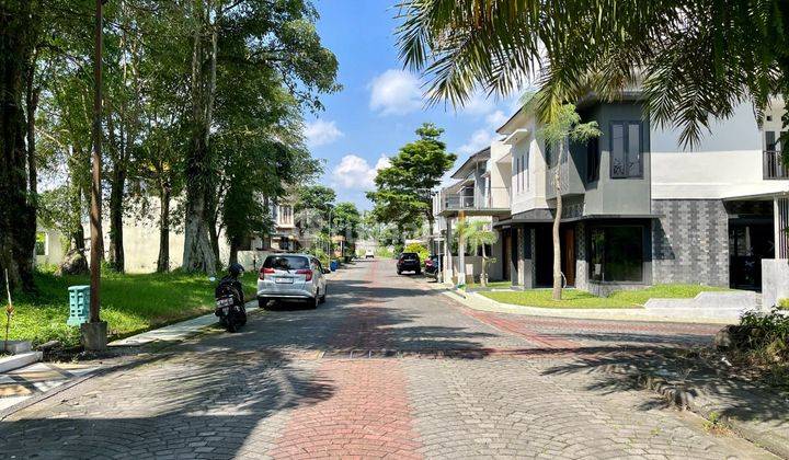 Rumah Mewah Baru Siap Bangun Dalam Perumahan di JL Palagan Km 10 Dekat Pasar Rejodani

 2