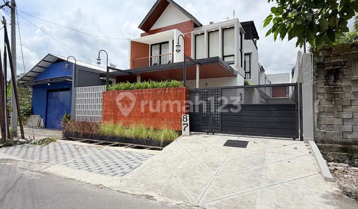 Super Premium‼️Rumah Mewah 2 Lantai Premiun Full Furnished dengan 3 Unit Villa Mewah Include Privat Pool di Jalan Palagan Mlati Sleman Bangunan Baru Siap Hunistrategis Tepi Jalan Aspaljarang Ada Rumah Mewah Premium dengan 3 Villa Include Privat Pool Masin Super Premium‼️Rumah Mewah 2 Lantai Premiun Full Furnished dengan 3 Unit Villa Mewah Include Privat Pool di Jalan Palagan Mlati Sleman Bangunan Baru Siap Hunistrategis Tepi Jalan Aspaljarang Ada Rumah Mewah Premium dengan 3 Villa Include Privat Pool Masin