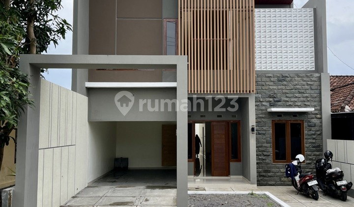 Rumah Mewah Baru Di Jl Kaliurang Km 9 Yogja Rumah Mewah Baru Di Jl Kaliurang Km 9 Yogja