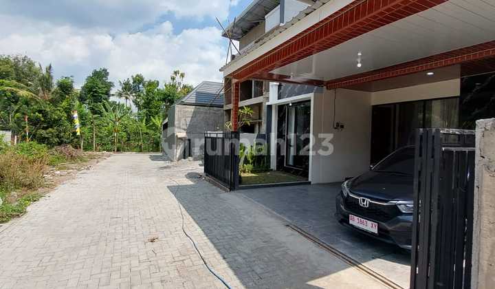 Rumah Mewah Limasan Midern - Semi Furnished Di Pucangan Residence  2