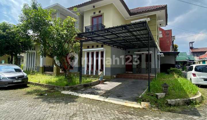 Banting Harga!dari 3,5 Milyar Jadi 2,2 Milyar!!!rumah Hook Dengan Tanah Luas Dalam Perumahan Di Jalan Magelang Km 16 Medari Margorejo Sleman 