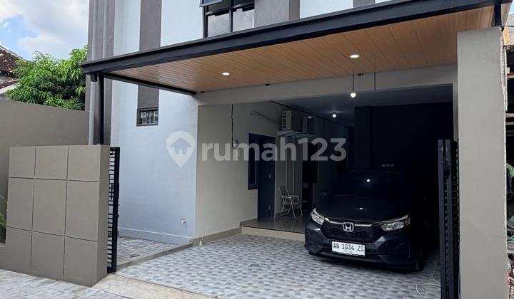 Cheap Exclusive‼️Modern Exclusive Boarding House with 11 Bedrooms - Fully Furnished in Premium Area of Condong Catur Near UPN and Amikom CampusesPrice: 2.3 Billion [Negotiable]-----------------------------------------Legality: Freehold Land Certificate (SHM) with Pbg*Area Advantages:*Near Condong Catur Market 1