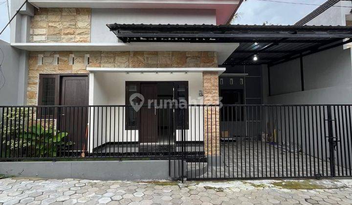 Rumah Cantik Limasan Modern Dengan Tata Ruang Fungsional Di Dekat Sd Model Wedomartani Ngemplak Sleman

 1