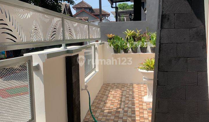 Rumah Cantik Bersih Terawat Siap Huni Di Area Premium Condong Catur Dekat Berbagai Kampus Dan Swalayan Pamela 6harga: 940 Juta [ Nego ]----------------------------------------legalitas: Shm Imbmaghnet Kawasan:-------------------------------dekat Kampus Up 2