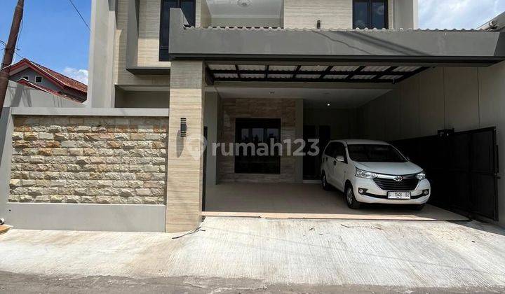 Banting Harga
banting Harga
banting Harga

rumah Mewah Premium  2 Lantai Hook - Lokasi  Strategis Di Maguwoharjo Depok  1