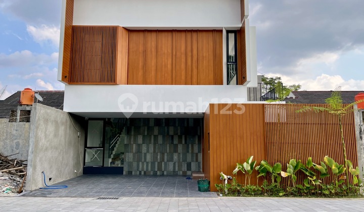 Rumah Baru Dengan Kolam Renang Dalam Cluster Di Condongcatur Dekat Ugm Dan Pakuwon Mallluas Tanah : 111 M2luas Bangunan : 142 M2jumlah Lantai : 2kamar Tidur : 3kamar Mandi : 3ruang Tamu, Ruang Keluarga, Ruang Makandapur, Carport, Taman, Kolam Renanglingku Rumah Baru Dengan Kolam Renang Dalam Cluster Di Condongcatur Dekat Ugm Dan Pakuwon Mallluas Tanah : 111 M2luas Bangunan : 142 M2jumlah Lantai : 2kamar Tidur : 3kamar Mandi : 3ruang Tamu, Ruang Keluarga, Ruang Makandapur, Carport, Taman, Kolam Renanglingku